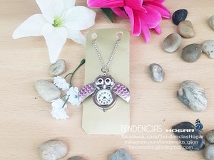 Reloj búho rosa abierto